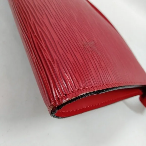 Louis Vuitton Epi Pochette - Picture 5 of 8